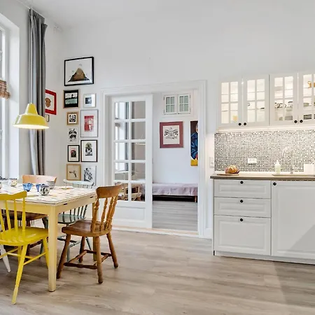 1 Bedroom Lovely In פאבורג