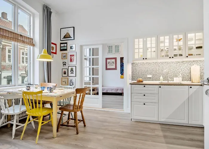1 Bedroom Lovely In فابورغ