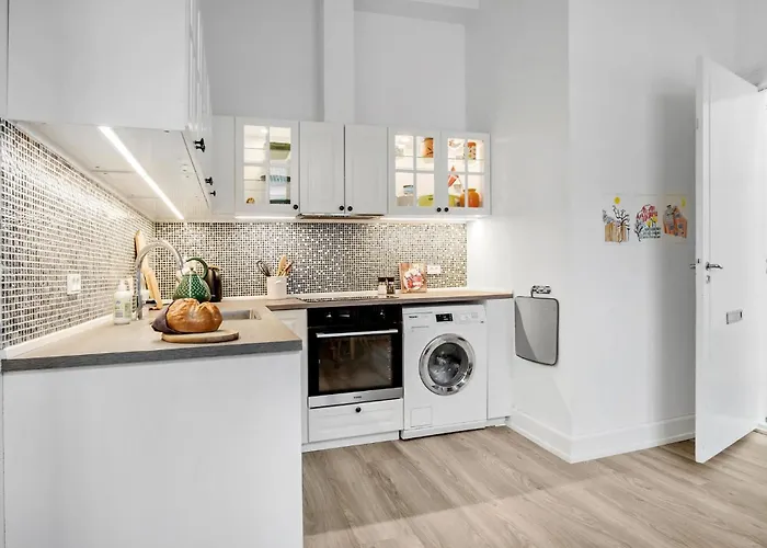 1 Bedroom Lovely In * فابورغ